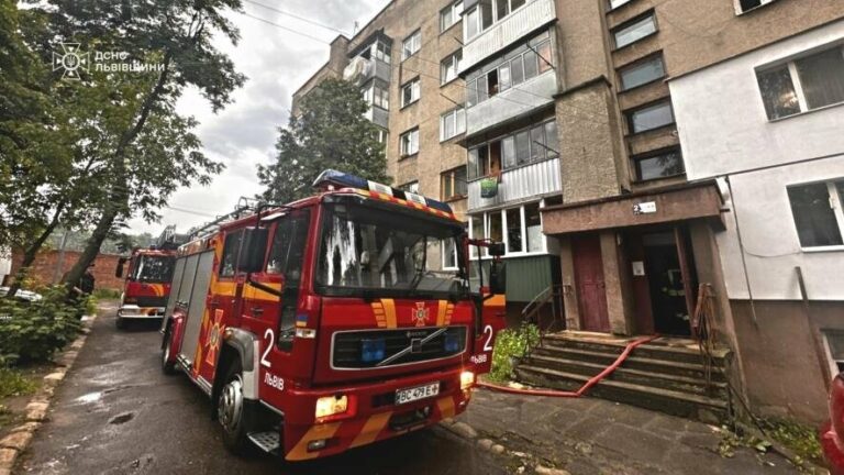 У Львові вогнеборці не дали вогню знищити квартиру: загоряння сталося на кухні
