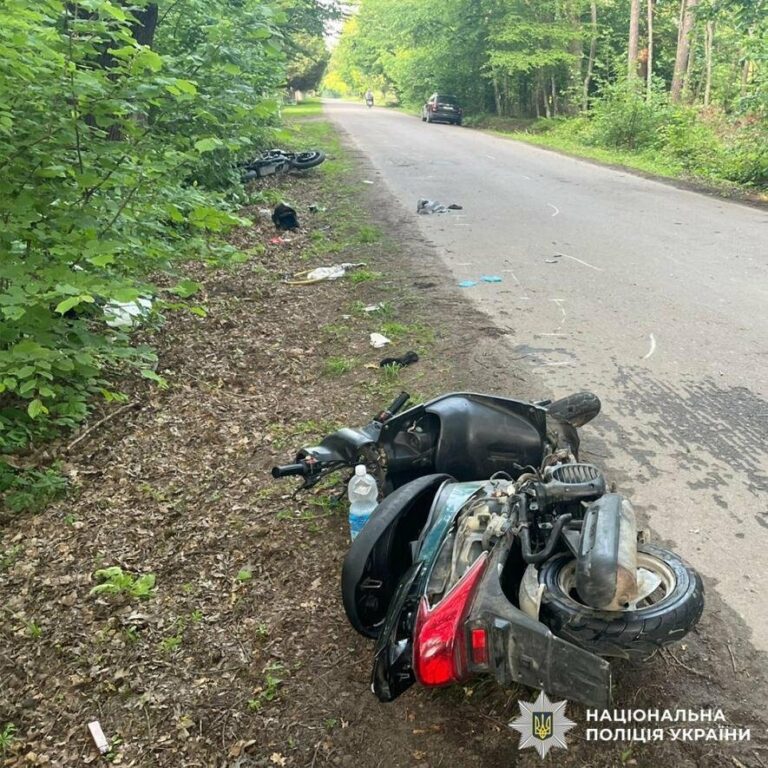 На Львівщині двоє підлітків потрапили до лікарні після зіткнення мотоцикла та скутера, – ФОТО