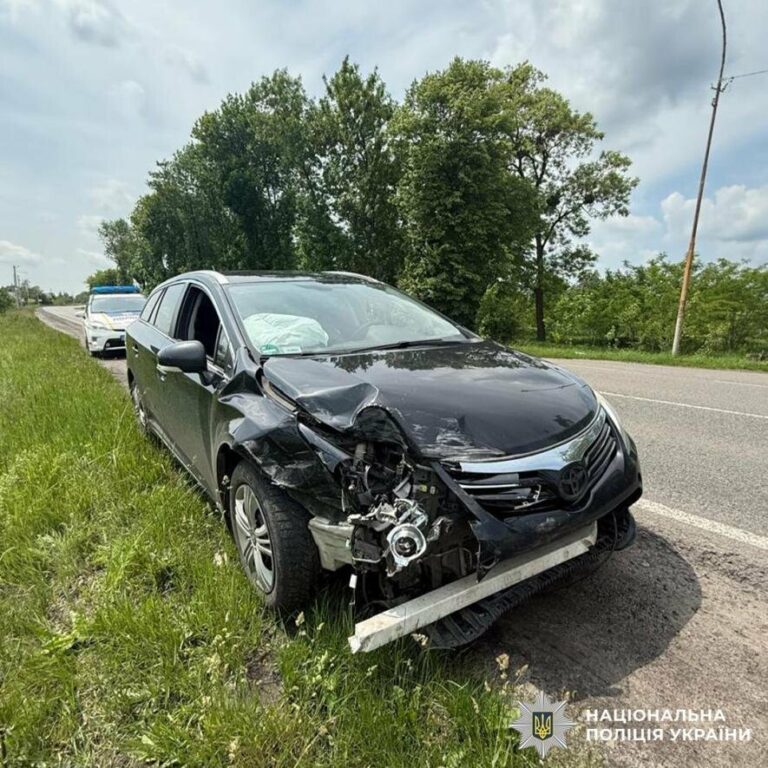 ДТП на Львівщині: двоє людей у лікарні після лобового зіткнення «Пежо» та «Тойоти», – ФОТО