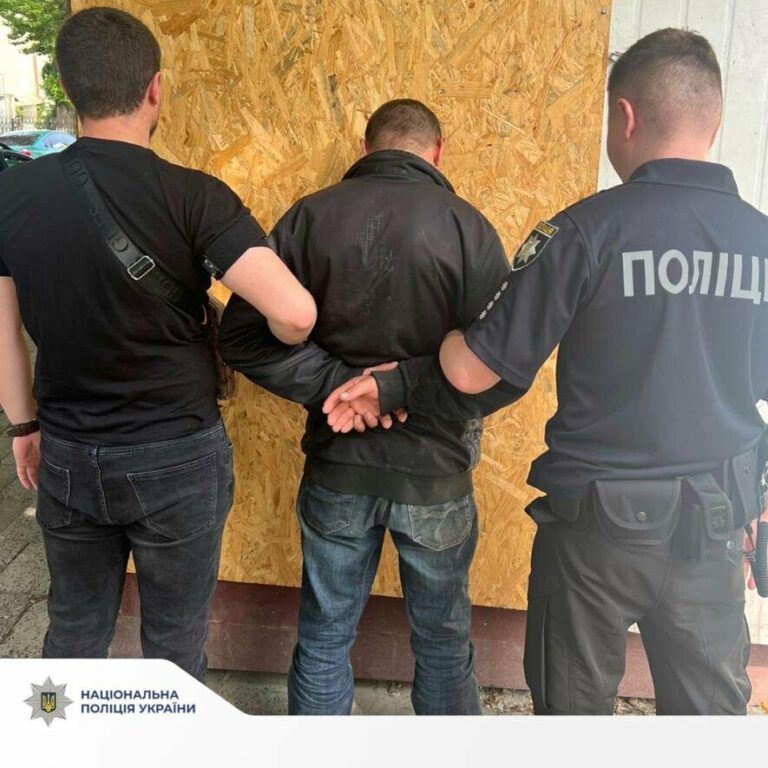 У Львові затримали чоловіка, який торгував боєприпасами просто на вулиці