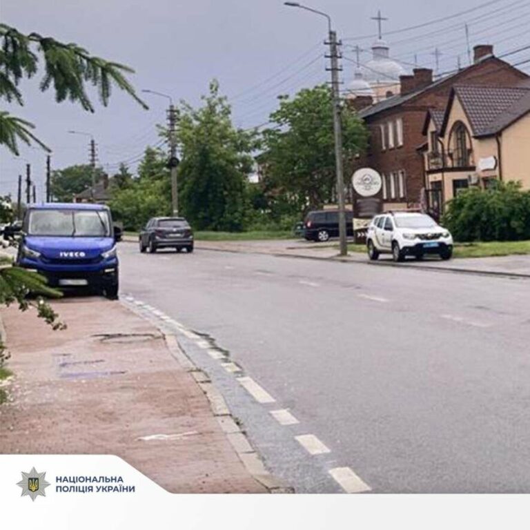 На Львівщині водій позашляховика збив жінку: постраждалу госпіталізували