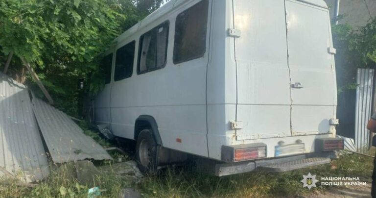 Масштабна ДТП під Львовом: госпіталізовано шістьох людей, – ФОТО