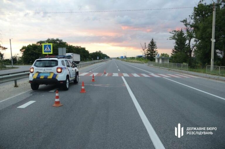 Скандальне ДТП на Львівщині: поліцейське авто збило підлітка на пішохідному переході, ДБР розпочало розслідування