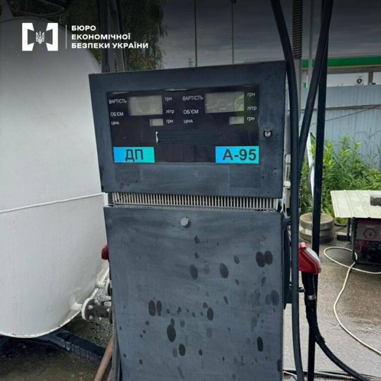 Заправляли «втемну»: на Львівщині прикрили 7 підпільних АЗС