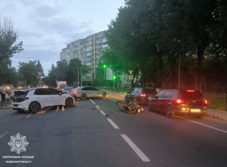 Сім аварій за добу: на дорогах Львівщини травмовано 9 людей, двоє — загинули