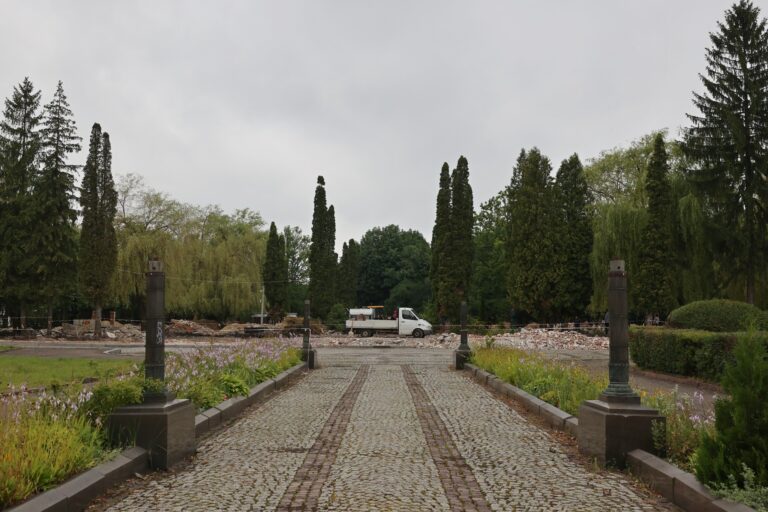 в місті ліквідували Пагорб слави. Фото дня