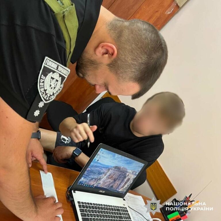 8-річна дитина за кермом: на Львівщині покарали батька-правопорушника