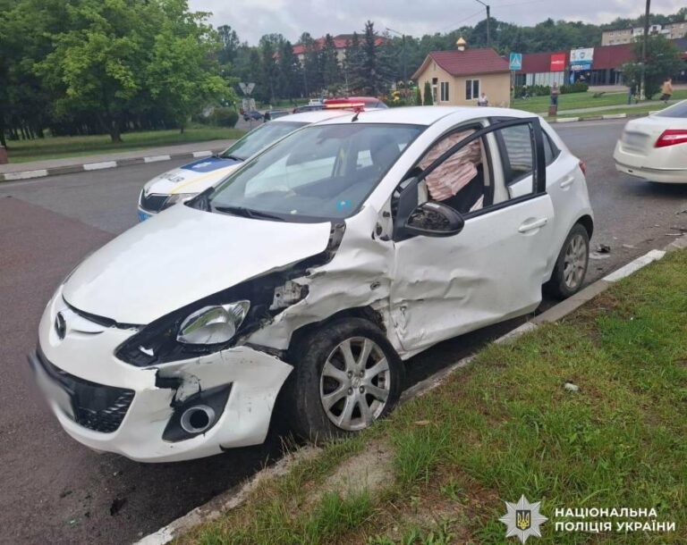 ДТП у Новому Роздолі: двоє людей травмовані, поліція з’ясовує обставини