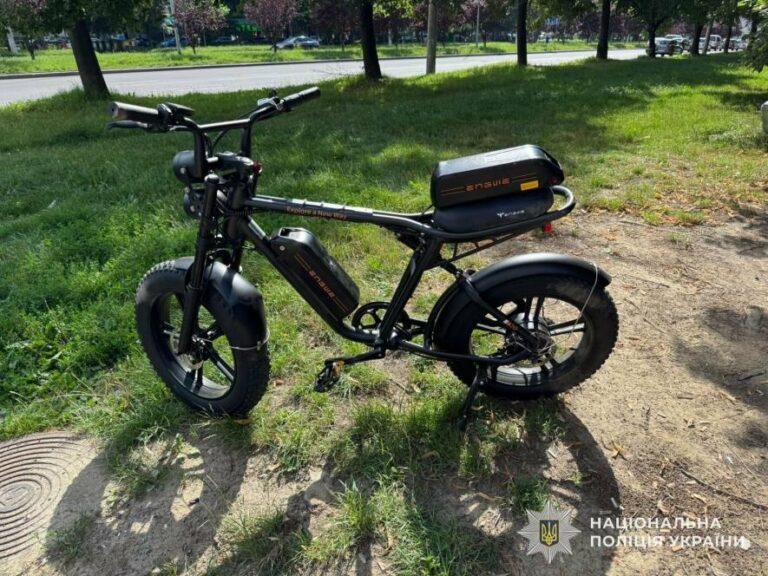 У Львові мікроавтобус збив хлопця на велосипеді