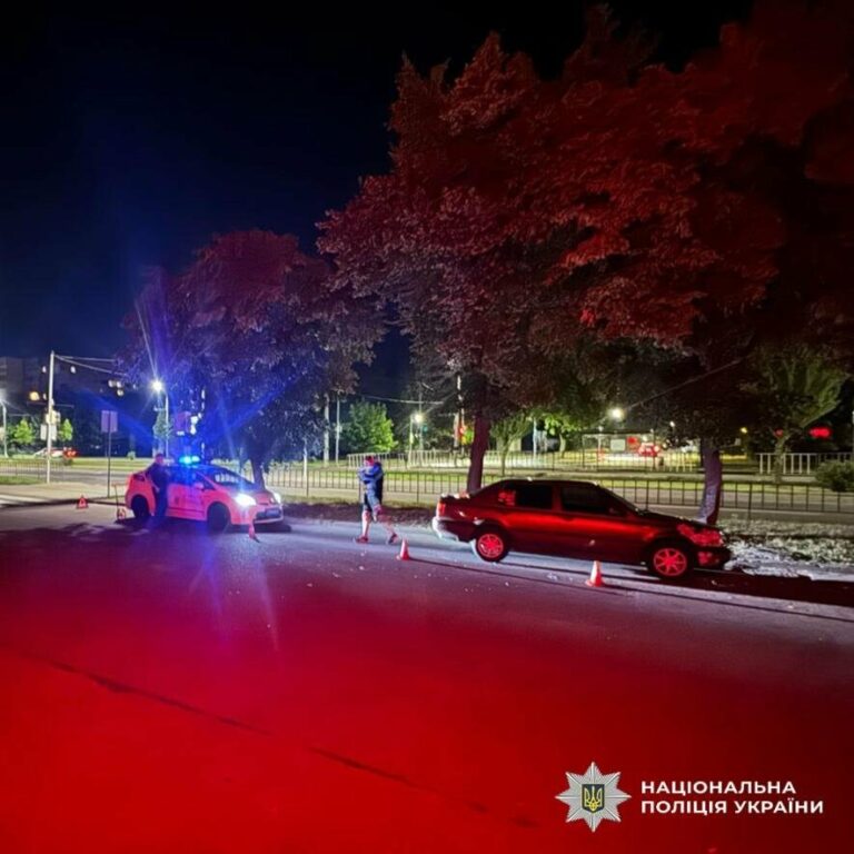 У Львові на проспекті Червоної Калини водій наїхав на 16-річного пішохода: хлопця госпіталізовано, – ФОТО