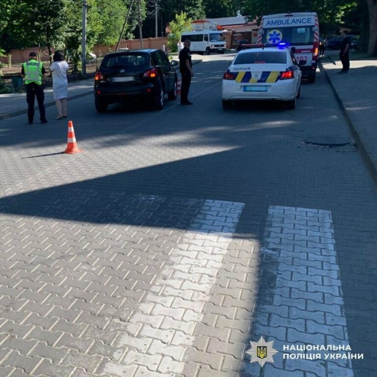 На Львівщині водійка позашляховика на пішохідному переході збила 18-річну дівчину: постраждала в лікарні, – ФОТО