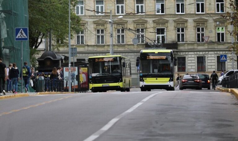 Після атаки три тролейбуси у Львові вранці не курсуватимуть