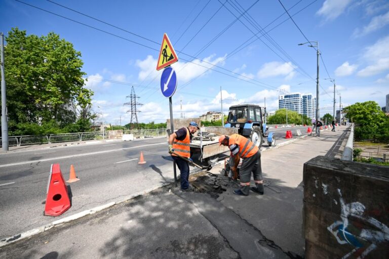 У Львові почали ремонтувати міст, який визнали аварійним ще у 2018-му