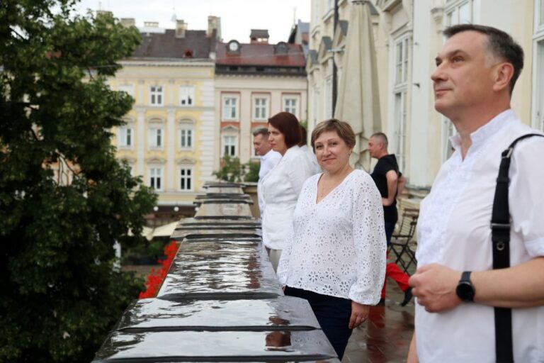 У Львові відзначили близько тридцять медичних працівників. Повний список