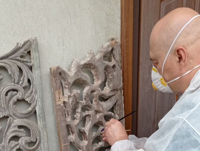 На Львівщині відреставрували давні царські врата і кодекс Наполеона