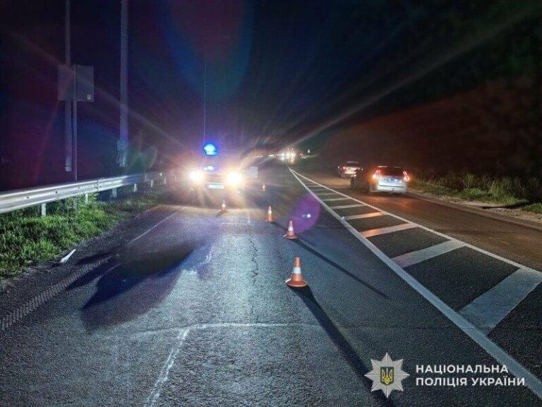 На Львівщині водій збив пішохода: молодий чоловік загинув на місці