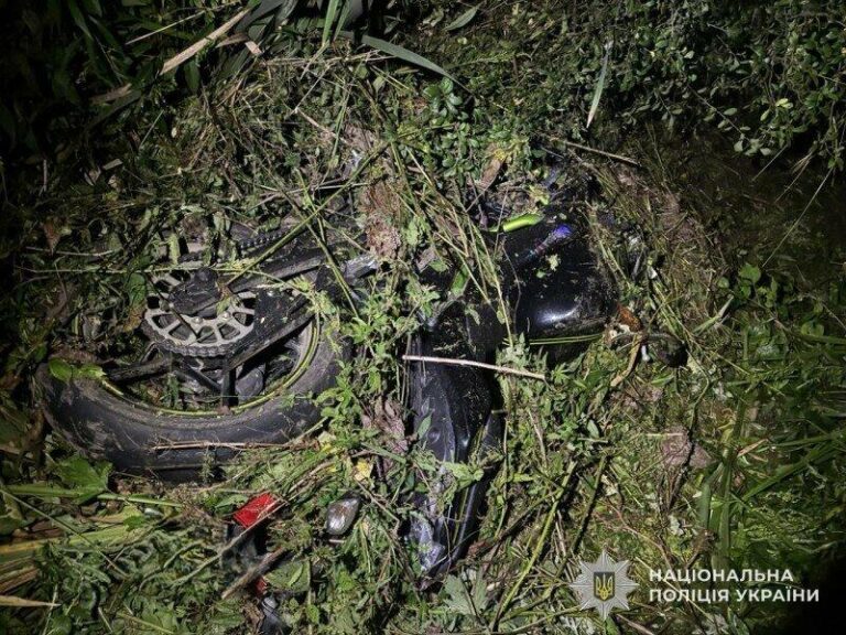 На Львівщині мотоцикліст збив пішоходів: загинули двоє людей