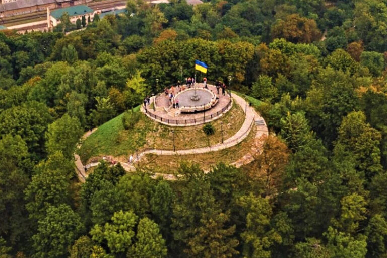 У Львові запланували зміцнити насип на Високому Замку через загрозу зсувів і руйнувань.