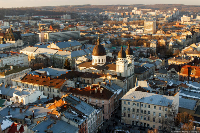 Львів готовий розсекретити дані про сумнівних забудовників, чому Садовому потрібна статистика госпіталізацій та прогноз снігових опадів на Різдво. Основні новини 19 грудня.