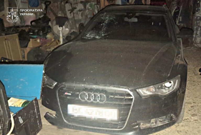 На Львівщині трагічна подія: жінка загинула під колесами авто, а її син вчинив самогубство.