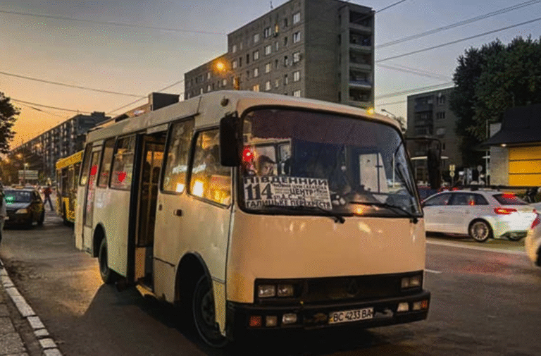 На Львівщині водія приміського автобуса усунули з роботи за неввічливість до пасажирки