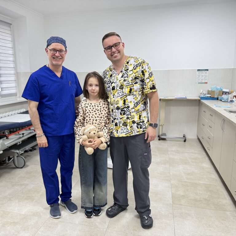 «Тепер вона сміливо дивиться в обличчя світу: у Львові прооперували дівчинку з унікальним синдромом»