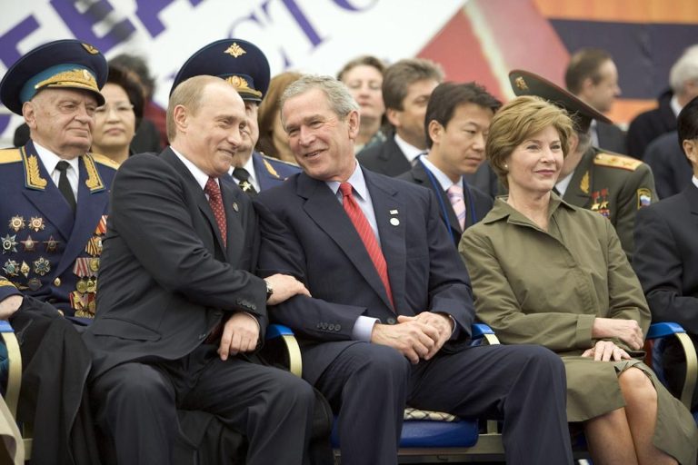 У 2001 році Путін запитував Буша про можливість вступу Росії до НАТО.
