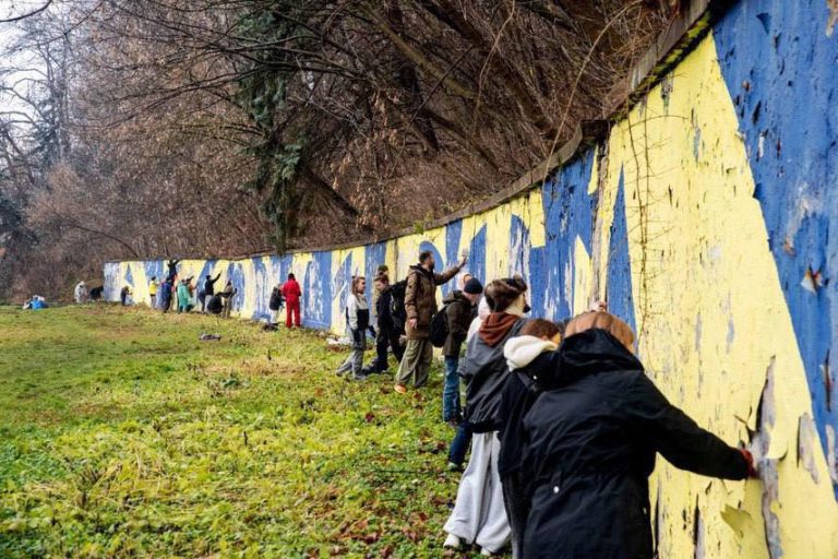 У Львові активісти відновлюють мурал «АЗОВСТАЛЬ» для збереження пам’яті