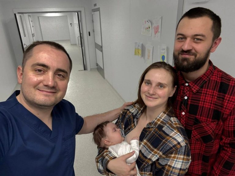 У Львові лікарі успішно видалили небезпечну пухлину у немовляти віком два місяці