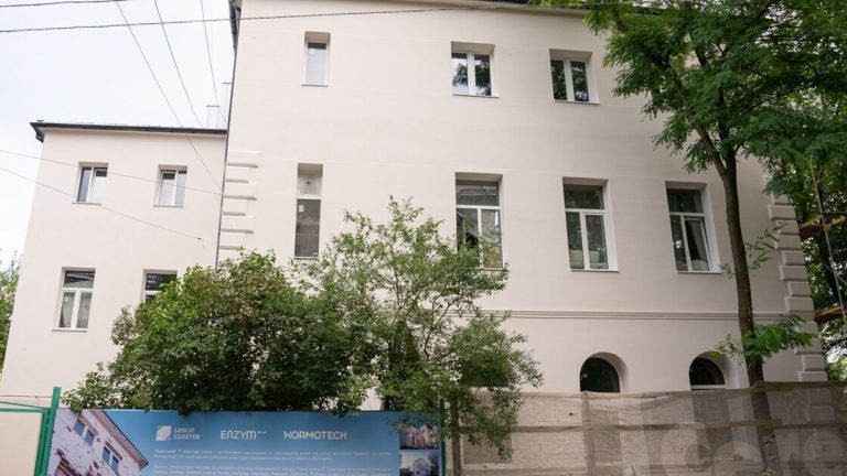 «Садовий: 90% об’єктів Львова, постраждалих від ворога, вже відновлено»