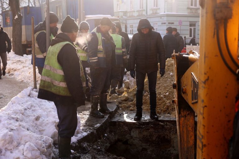 У Львові закінчили роботи на місці аварії водогону: коли відновлять водопостачання?