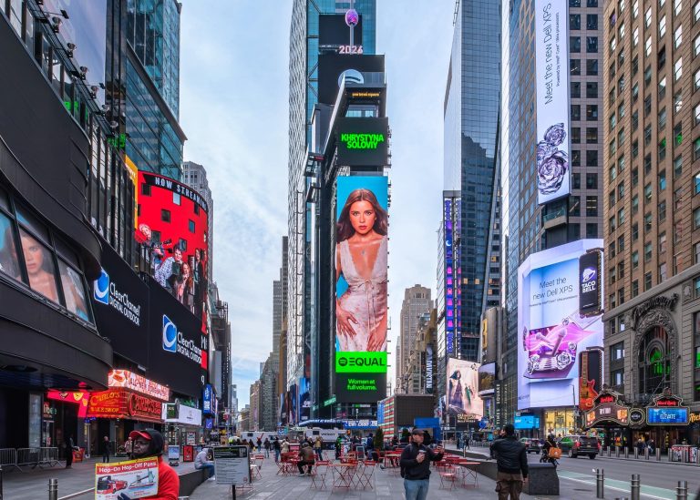 Христина Соловій вшанувала Нью-Йорк: амбасадорка програми Spotify EQUAL на Times Square