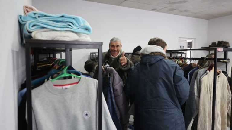 Як підтримати бездомних у холодну погоду