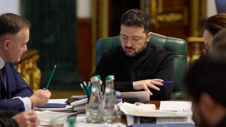«Зеленський оголосив про введення надзвичайного стану в енергетиці України та зміни в комендантському режимі»