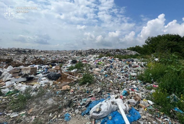 У Львівській області директор підрядної фірми став підозрюваним у нелегальному викиді відходів