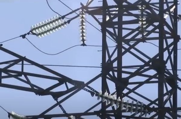 В українській енергосистемі зафіксовано технологічний збій: у декількох регіонах введено аварійні відключення електрики.