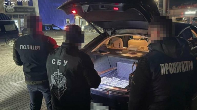 Депутата Стрийського району розслідують через $3000 за «бронь»