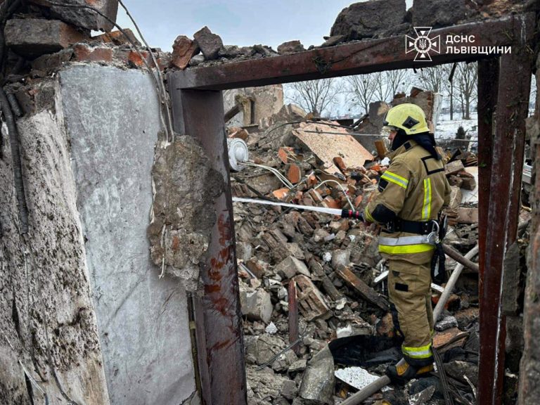 Атака на Львівщині лишила шість тисяч людей без водопостачання та опалення