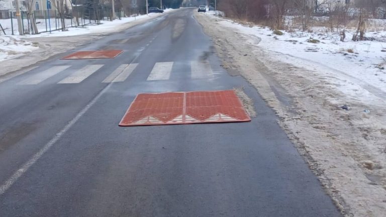 У Львівській області встановили «берлінські подушки» для уповільнення руху автомобілів
