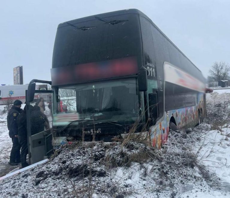 Троє жінок дістали травми внаслідок ДТП на трасі Львів—Луцьк