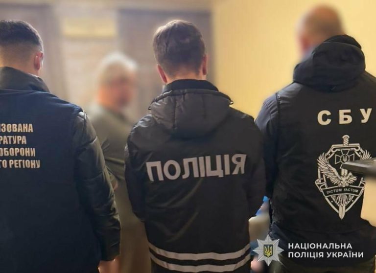 На Львівщині викрили голову та лікаря ВЛК за фальшиві довідки для ухилення від служби