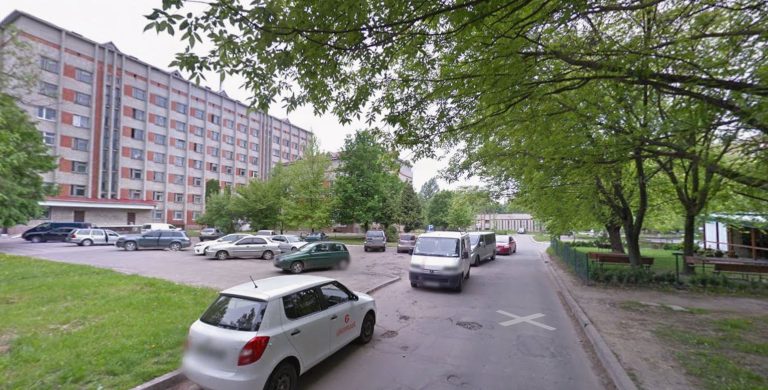 У Львові наведуть лад у паркуванні біля однієї з поліклінік