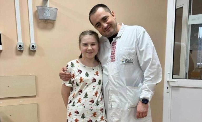 У Львові повернули ходу 13‑річній дівчині з тяжкою вродженою патологією спинного мозку