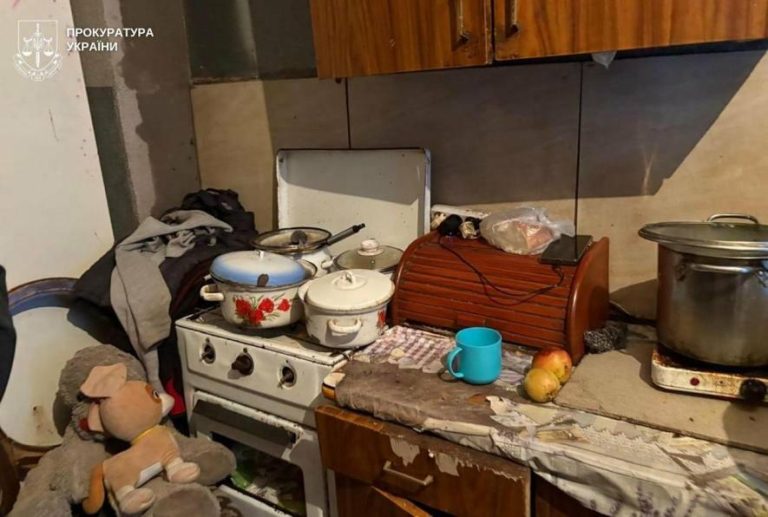 На Львівщині через неналежний догляд із родини забрали семеро дітей, двоє — у лікарні