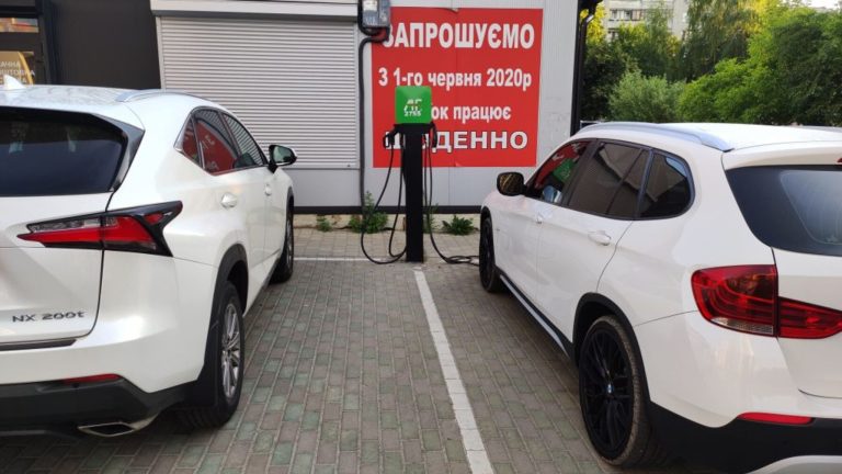 У Львові встановлять ще 19 зарядних станцій для електромобілів — повні адреси