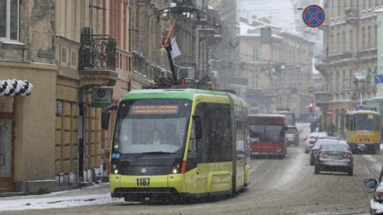 Нічні рейси електротранспорту у Львові запобігатимуть обледенінню контактної мережі