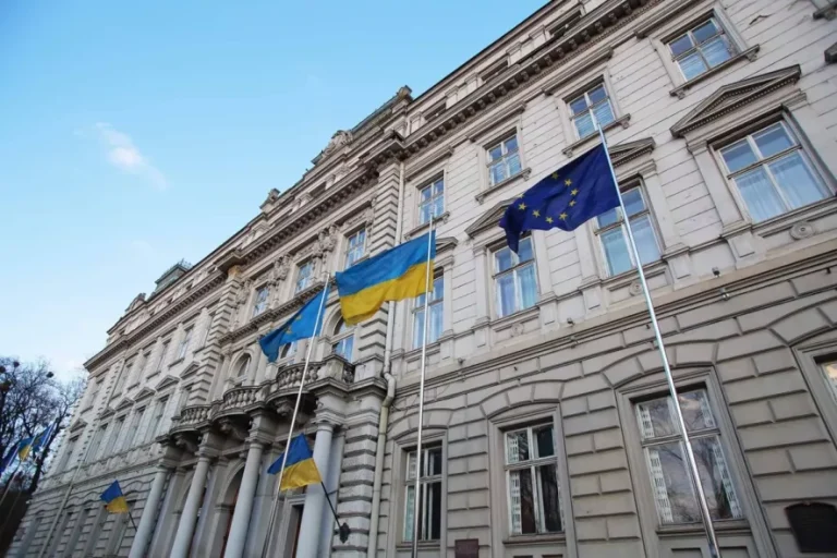 У Львівській ОДА повідомили, що середня зарплата становить 31,4 тис грн
