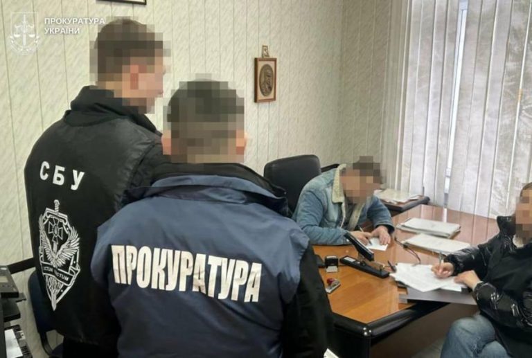 На Львівщині затримали адвоката за підозрою у вимаганні 3 тисячі доларів за нібито вплив на суддю