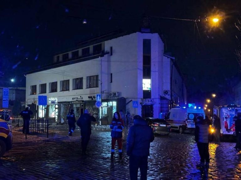 Садовий назвав вибухи у Львові терактом, 14 постраждалих