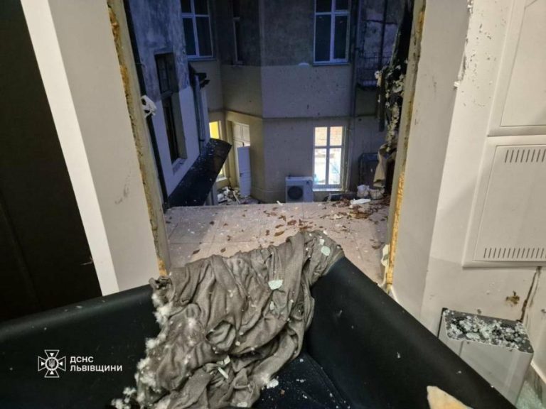 У Львові в багатоповерхівці прогримів вибух — двоє постраждалих, ФОТО